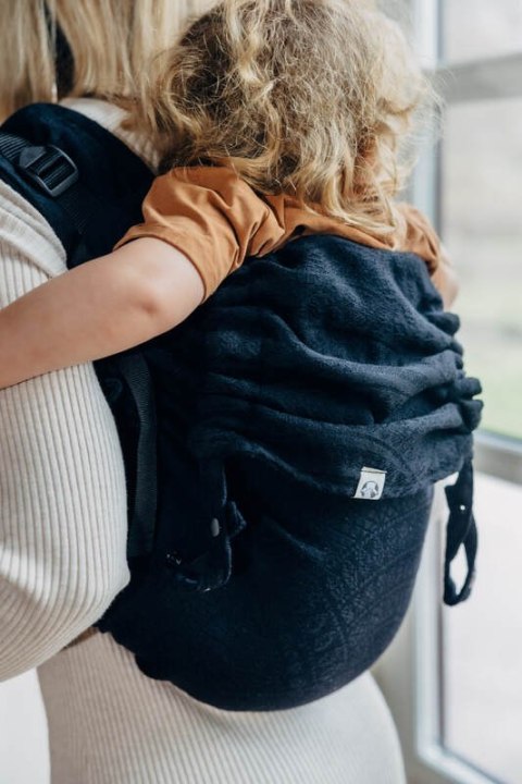 Nosidło Klamrowe Onbuhimo PRO z tkaniny żakardowej (59% bawełna, 41% wełna merino), rozmiar Preschool - PAWI OGON - PITCH BLACK