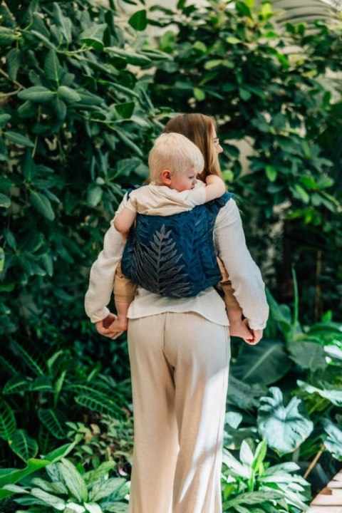 Nosidło Klamrowe Onbuhimo PRO z tkaniny żakardowej, (54% bawełna, 46% TENCEL™ Lyocell), rozmiar standard - RAINFOREST - NOCTURNA