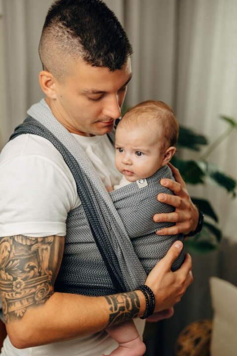 Chusta do noszenia dzieci, tkana splotem jodełkowym, bawełna - MAŁA JODEŁKA OMBRE SZARY - rozmiar XS