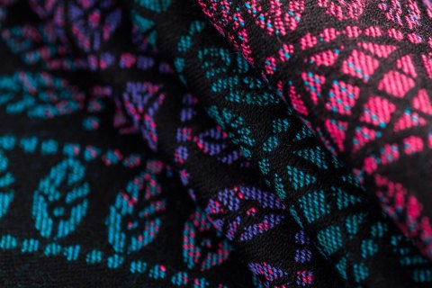 Żakardowa chusta do noszenia dzieci, 60% bawełna, 28% wełna merino, 8% jedwab, 4% kaszmir - PAWI OGON - CZARNY OPAL - rozmiar S